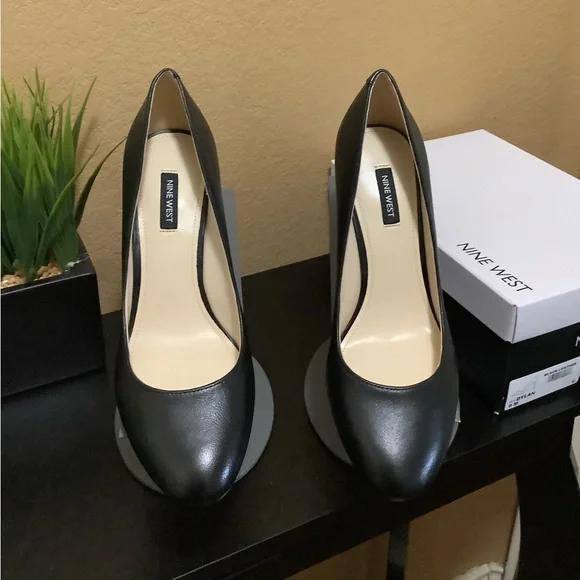 Nine West Black Leather Dylan Pumps size 9 - Picture 2 of 5